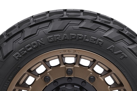 Nitto Recon Grappler A/T 37X13.50R24 all-season tire